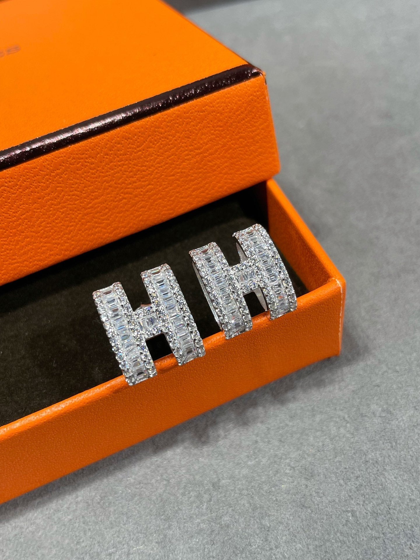 „Glow Jewelry“ H-OHRRINGE MIT SILBERNEN DIAMANTEN