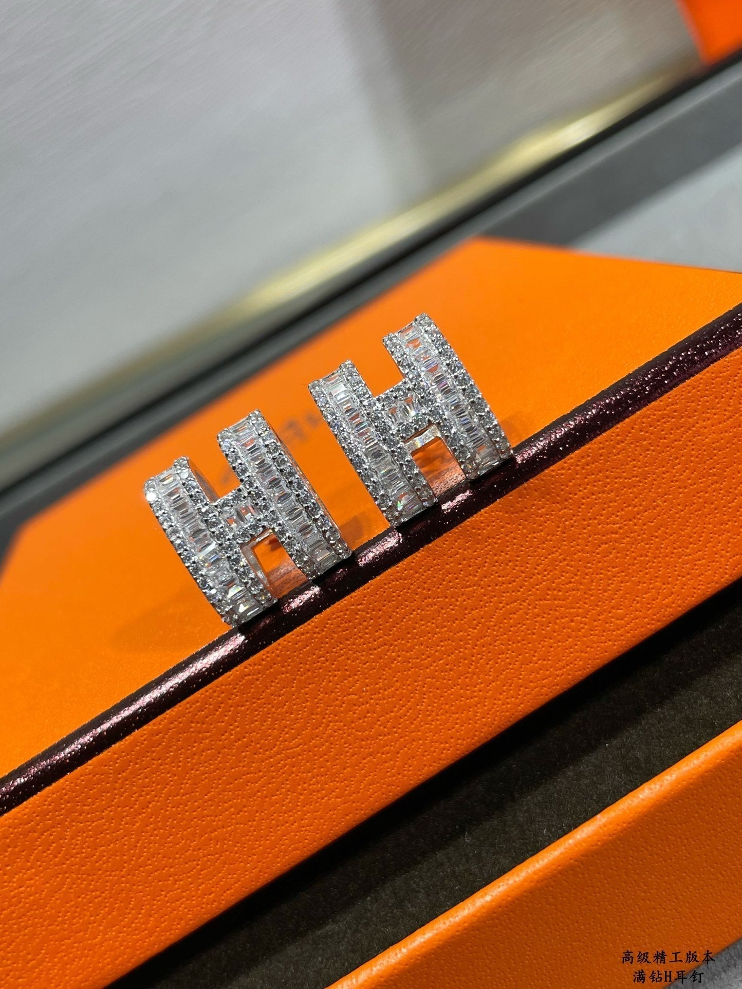 „Glow Jewelry“ H-OHRRINGE MIT SILBERNEN DIAMANTEN