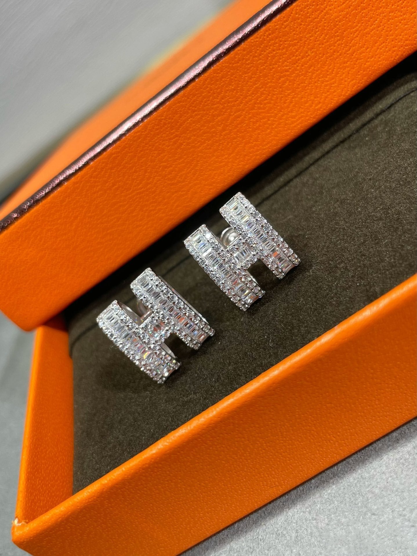 „Glow Jewelry“ H-OHRRINGE MIT SILBERNEN DIAMANTEN