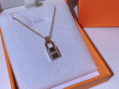 [Glow Jewelry]HM ADVANCED NICHE LOCK HEAD NECKLACE DIAMONDS