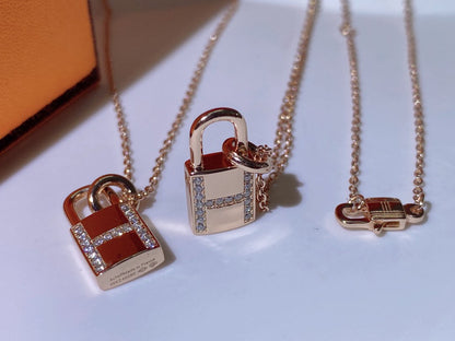 [Glow Jewelry]HM ADVANCED NICHE LOCK HEAD NECKLACE DIAMONDS