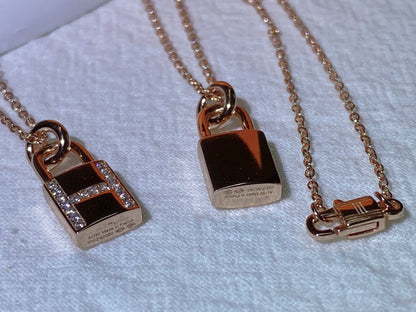 [Glow Jewelry]HM ADVANCED NICHE LOCK HEAD NECKLACE DIAMONDS