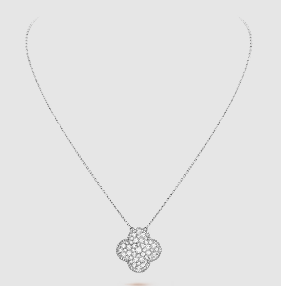 „Glow Jewelry“ KLEE 25MM GROSSER ANHÄNGER MIT DIAMANTEN BESETZTE SILBERNE HALSKETTE