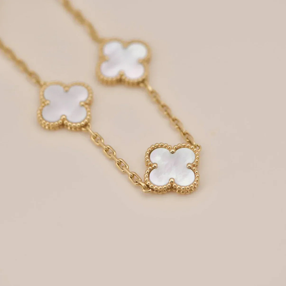 [Glow Jewelry]Neue KOLLEKTION CLOVER WHITE PEARL MOP 5 MOTIV ARMBÄNDER