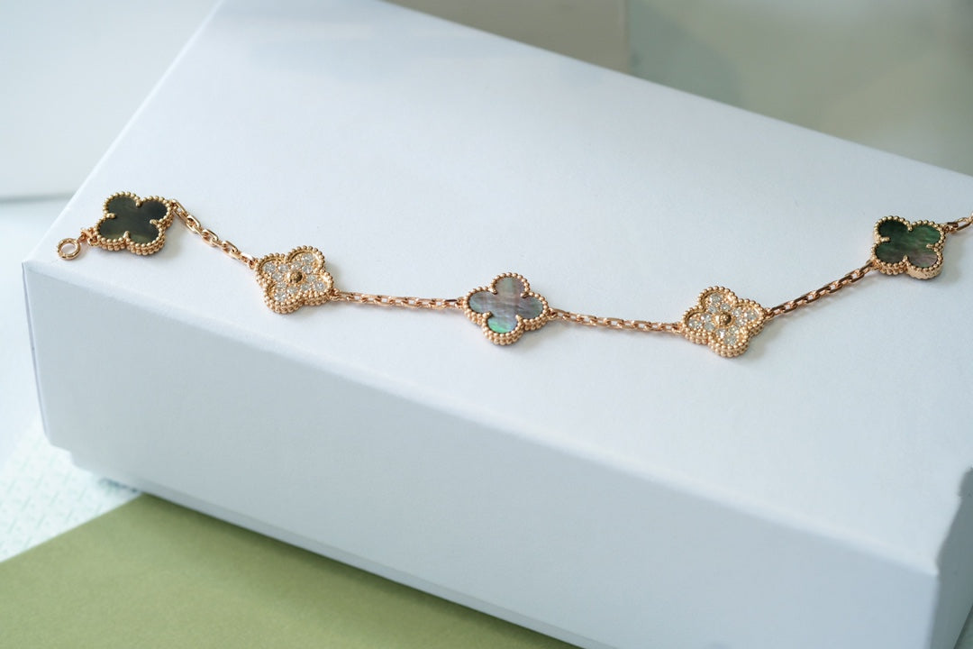 [Glow Jewelry]Neue KOLLEKTION: KLEEBATT 5 MOTIV GRAUER PERLMUTT-ARMBAND