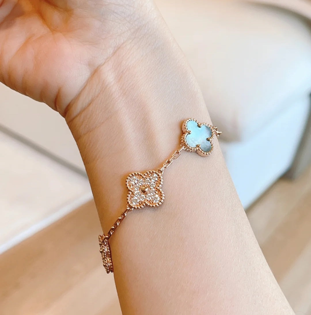 [Glow Jewelry]Neue KOLLEKTION: KLEEBATT 5 MOTIV GRAUER PERLMUTT-ARMBAND
