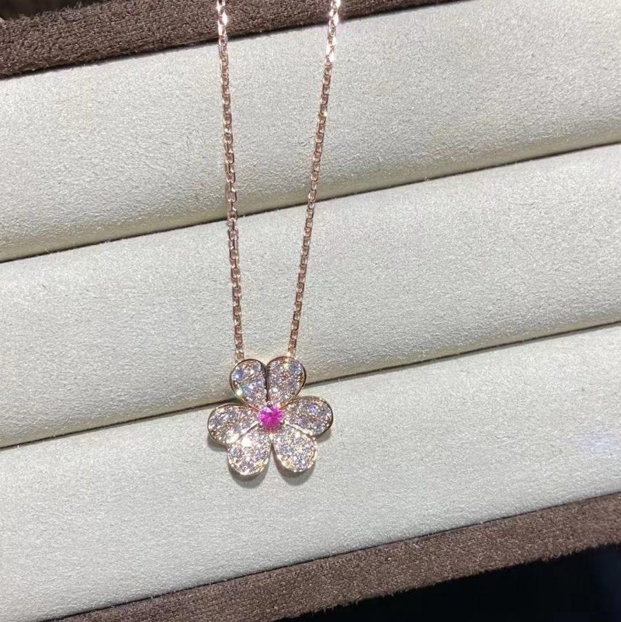 FRIVOLE ROSEGOLDENE BLUMEN-DIAMANT-HALSKE_EN GLOW JEWELRY_EN