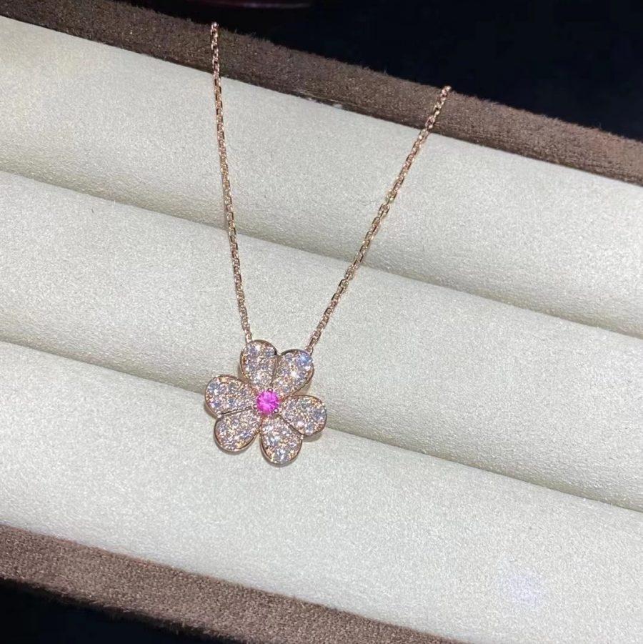 FRIVOLE ROSEGOLDENE BLUMEN-DIAMANT-HALSKE_EN GLOW JEWELRY_EN