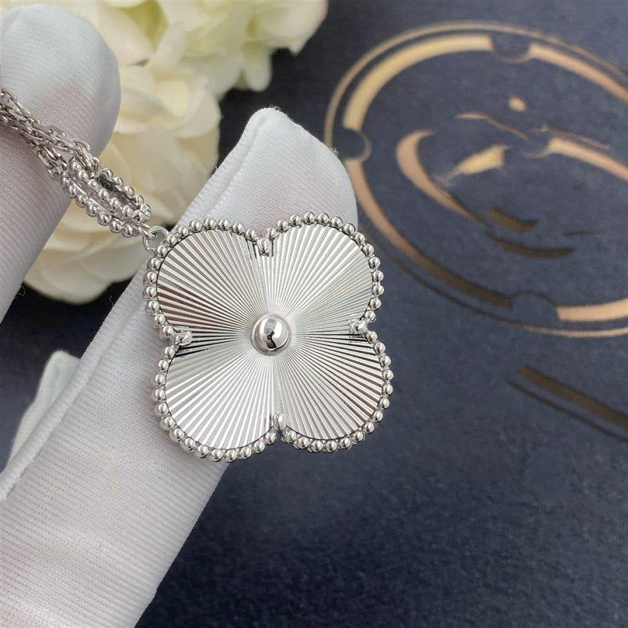 Glow Jewelry「CLOVER 25MM SILVER BIG CLOVER NECKLACE」