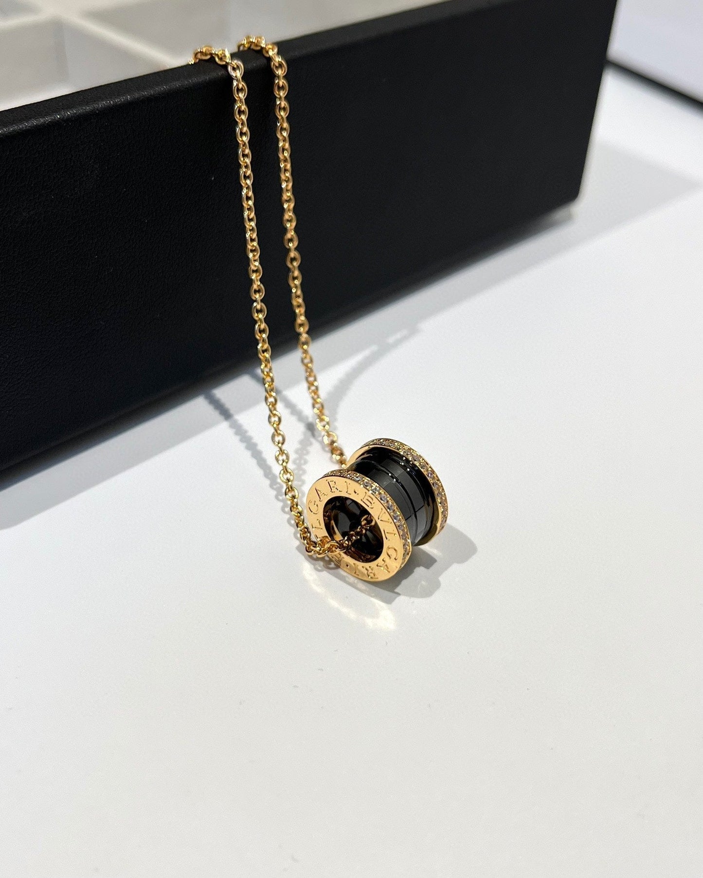 [Glow Jewelry]ZERO 1 BLACK CERAMIC DIAMOND PINK GOLD NECKLACE