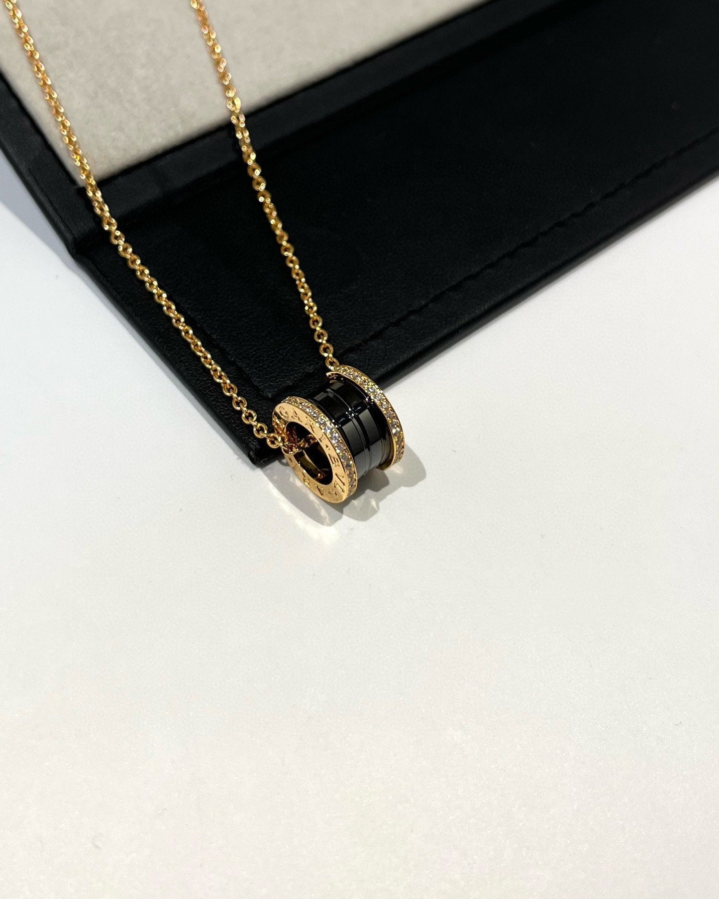 [Glow Jewelry]ZERO 1 BLACK CERAMIC DIAMOND PINK GOLD NECKLACE